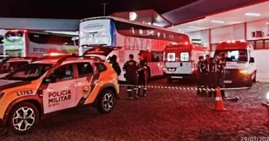 Young Woman Dies on Bus with 26 iPhones Taped to Her Body